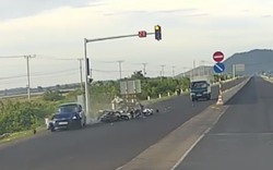 Vụ ô tô tông hàng loạt xe gắn máy dừng đèn đỏ trên Quốc lộ 1: Người điều khiển xe mới 16 tuổi