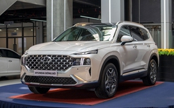 Giá xe Hyundai Santa Fe tháng 9/2023: Giảm không "phanh" đấu Ford Everest