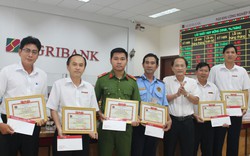 Agribank Tiền Giang kịp thời khen thưởng các cá nhân xuất sắc trong công tác bảo vệ tài sản Agribank