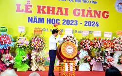 Bí thư Tỉnh ủy Lào Cai Đặng Xuân Phong dự khai giảng năm học mới tại Trường THPT Dân tộc nội trú tỉnh
