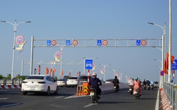 Cầu Vĩnh Tuy 2 thông xe, hai kiểu tổ chức giao thông khó hiểu