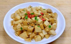 Củ này có giá 25.000đ/kg, người Nhật gọi là “củ trường sinh”, nấu lên ăn ngon hơn thịt lợn, vừa dọn ra đã hết sạch