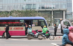 Tái diễn cảnh xe khách đón trả khách sai quy định trên trục đường Phạm Văn Đồng