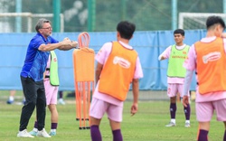 Vì sao bóng đá Việt Nam chưa thể vươn tầm châu Á?
