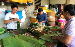 Làng gói bánh chưng tết lớn nhất tỉnh Nghệ An hối hả sắm gạo nếp, lá dong, thịt để