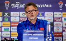 HLV Troussier: "10 người ĐT Việt Nam đã kiên cường phòng ngự, tìm kiếm cơ hội trong suốt 1 giờ"