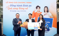 Sacombank trao giải chương trình quay số trúng thưởng "Đồng hành bình an - Quà sang bùng nổ" 