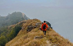 Một ngọn núi cao ví như "nóc nhà Lạng Sơn", leo lên đến nơi thấy cảnh đẹp như phim