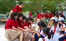 Trường Hội nhập Quốc tế iSchool Ninh Thuận mang quà Tết đến học sinh nghèo miền núi