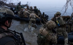 Lính thủy đánh bộ Ukraine nhận nhiệm vụ nguy hiểm chết người để giải phóng các thị trấn ven sông Dnieper