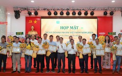 Họp mặt ngày doanh nhân: UBND tỉnh Hậu Giang tặng bằng khen cho 21 doanh nghiệp nhờ nỗ lực sản xuất, an sinh xã hội