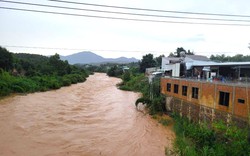 Sau khi nhậu, 3 thanh niên thi bơi qua sông, 1 người 19 tuổi bị mất tích