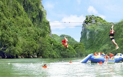 Đu zipline trên sông Chày, tắm bùn trong Hang Tối ở Quảng Bình