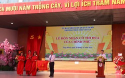 Trường THCS Chu Văn An đón nhận Cờ thi đua của Chính phủ