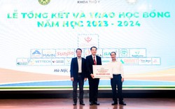 Mavin trao học bổng cho sinh viên nghèo vượt khó