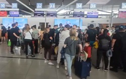 Gần 300 du khách Đài Loan (Trung Quốc) bị bỏ rơi tại Phú Quốc đã lên máy bay về nước