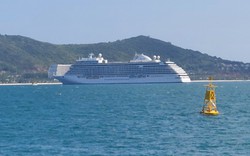 Tàu biển Seven Seas Explorer đưa 750 du khách đến Khánh Hòa