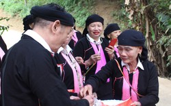 Về Lào Cai nghe người Dao Tuyền hát giao duyên, trẩy hội "Hát qua làng"