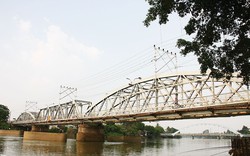 Con sông nào chảy qua thành phố Biên Hòa của Đồng Nai, nơi có cây cầu sắt đã 120 tuổi?