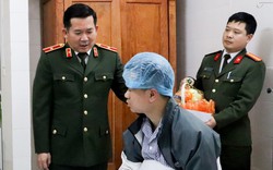 Thiếu tướng Đinh Văn Nơi thăm hỏi 1 cảnh sát bị chém trọng thương khi làm nhiệm vụ