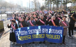 Cuộc đình công của bác sĩ Hàn Quốc phơi bày căng thẳng dân số già