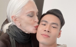 
Danh Chiếu Linh “vỡ òa” khi được chụp hình thời trang chung với siêu mẫu 93 tuổi Carmen Dell'Orefice