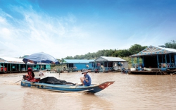 Thăm làng Việt ở Biển Hồ