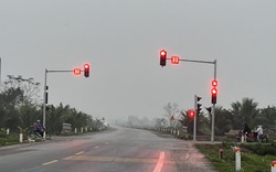 Hải Phòng: Đèn tín hiệu giao thông đã được lắp đặt tại ngã tư "tử thần" sau khi báo Dân Việt phản ánh