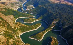 "Chóng mặt" với con sông nhiều khúc cua nhất thế giới, độ quanh co lên đến 270 độ