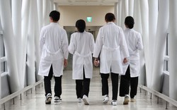 Hàn Quốc có "thiếu" bác sĩ không?