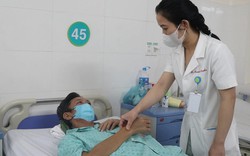 Cứu người đàn ông chỉ có một quả thận mang khối u