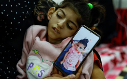 Trẻ em ngấp nghé chết đói tràn ngập bệnh viện Gaza giữa cảnh báo về 'ngày tận thế' nếu Israel tấn công Rafah