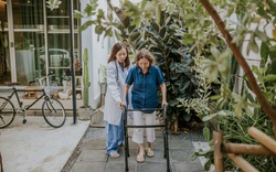 Dịch vụ chăm sóc cao cấp cho người cao tuổi: Tiềm năng còn bỏ ngỏ