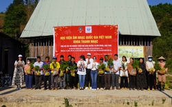 Tặng 100.000 cây thông giống cho hàng trăm hộ nghèo Kon Tum