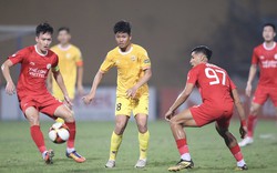 Thể Công Viettel thể hiện "hai gương mặt" trong hai hiệp đấu CLB Quảng Nam
