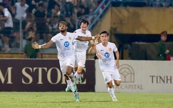 Ngoại binh mắc "lỗi liên hoàn", Hà Nội FC thua đau Thép Xanh Nam Định