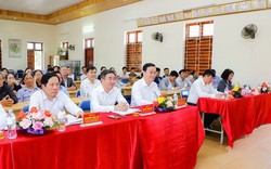 Chủ tịch UBND tỉnh Nghệ An Nguyễn Đức Trung dự sinh hoạt Đảng tại Chi bộ xóm Sen 2