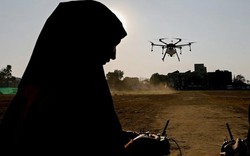 Cảnh tượng phụ nữ Ấn Độ trở thành phi công, điều khiển UAV chuyên nghiệp