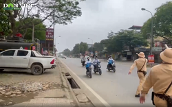 Hà Nội: Nhiều học sinh quay đầu bỏ chạy khi gặp chốt giao thông