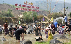 Sôi động Lễ hội Tết té nước "Bun Huột Nặm" Điện Biên năm 2024