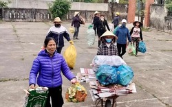 Thiết thực với mô hình "biến" rác thải thành thẻ BHYT