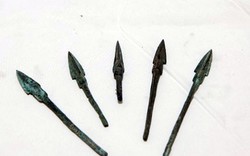 Thanh kiếm ngắn, giáo, dao găm, mũi tên-những vũ khí của người Việt cổ, là cổ vật thuộc văn hóa Đông Sơn 