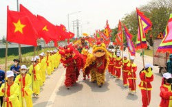 Cả ngàn người một nơi ở Nghệ An rước thứ gì của Sát Hải Đại Vương ra cửa biển?