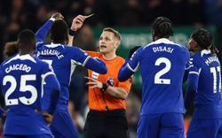 Chelsea hòa kịch tính Aston Villa, HLV Pochettino trút giận vào VAR