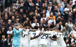 Tottenham trở lại tốp 4 trong ngày 1 CĐV bị đâm chết bên ngoài sân