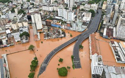 Clip: 15.000 người chạy đua với thời gian để cứu hộ vùng lũ lụt ở Brazil