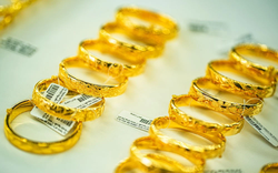 Giá vàng diễn biến "lạ", chuyên gia khuyến nghị "quản vàng" từ kinh nghiệm của Trung Quốc