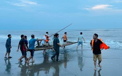 Tìm thấy thi thể 2 học sinh bị sóng biển cuốn mất tích ở Hà Tĩnh