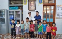 Báo NTNN/Điện tử Dân Việt chia sẻ gian khó với học sinh vùng biên giới Sơn La