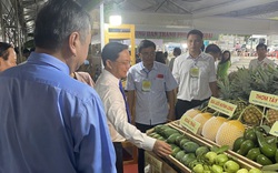 Phó Chủ tịch Hội NDVN Nguyễn Xuân Định dự hội chợ trái cây và hàng nông sản Bình Phước năm 2024